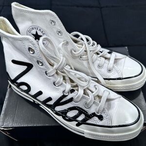 Converse high top tennis shoe. Men’s Size 7.